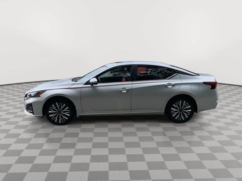 Certified 2024 Nissan Altima 2.5 SV w/ SV Premium Package AWD/4WD image 2