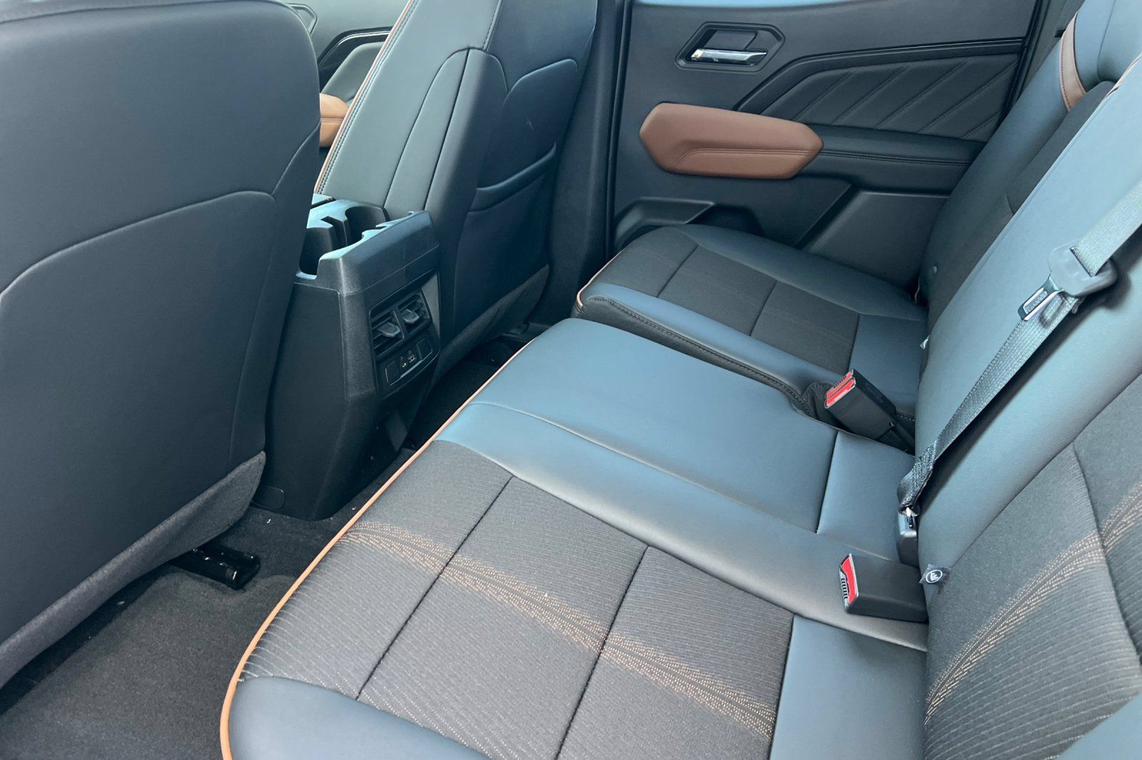 New 2026 GMC Canyon AT4 w/ Technology Plus Package AWD/4WD image 9