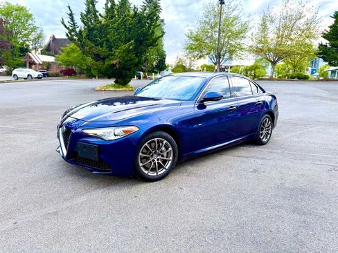 Used 2017 Alfa Romeo Giulia AWD image 1
