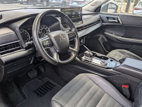 Used 2025 Mitsubishi Outlander SE AWD/4WD image 14