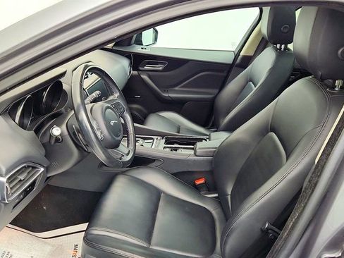 Used 2020 Jaguar F-PACE Premium image 20