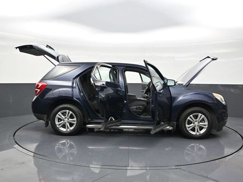 Used 2017 Chevrolet Equinox LS FWD image 29