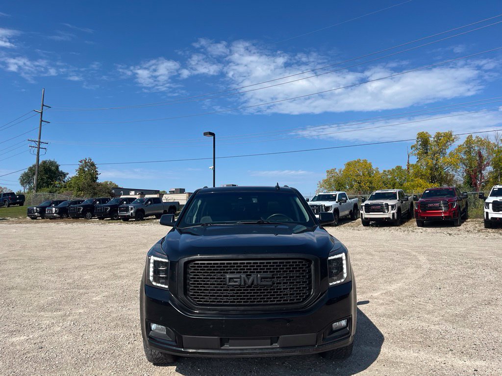 Used 2017 GMC Yukon Denali w/ Enhanced Security Package AWD/4WD image 3