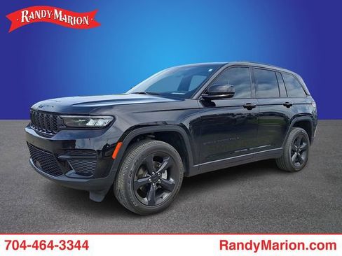 Used 2025 Jeep Grand Cherokee Altitude image 1