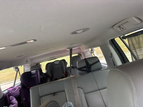 Used 2015 Chevrolet Suburban LT image 12