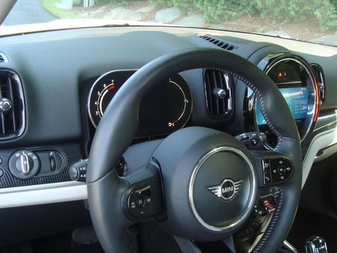 Used 2022 MINI Cooper Countryman S w/ Premium Package image 12