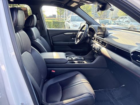 Used 2025 Honda Pilot Black Edition image 25
