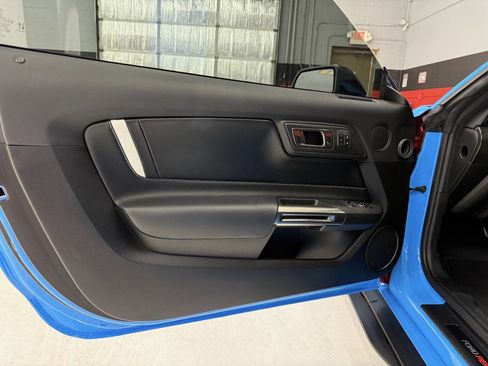 Used 2021 Ford Mustang Shelby GT500 w/ Technology Package image 19