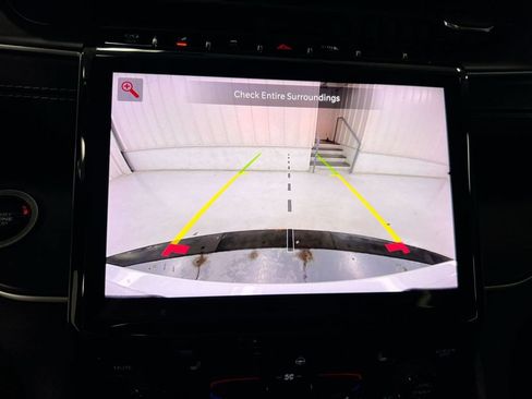 Used 2022 Jeep Grand Cherokee Limited AWD/4WD image 16