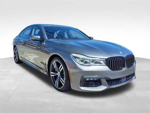 Used 2017 BMW 750i 750i image 3