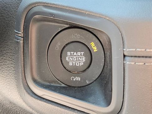 Used 2024 Jeep Gladiator Mojave image 29