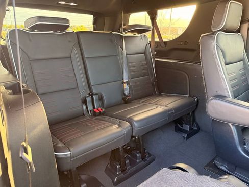 Used 2025 GMC Yukon XL AT4 Ultimate AWD/4WD image 33
