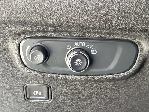 Used 2024 GMC Terrain SLE FWD image 29