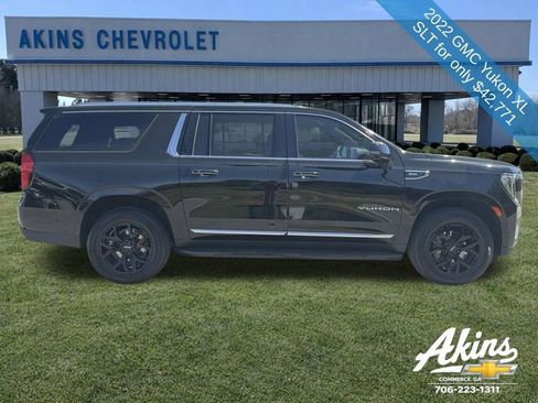 Used 2022 GMC Yukon XL SLT w/ SLT Premium Package image 4