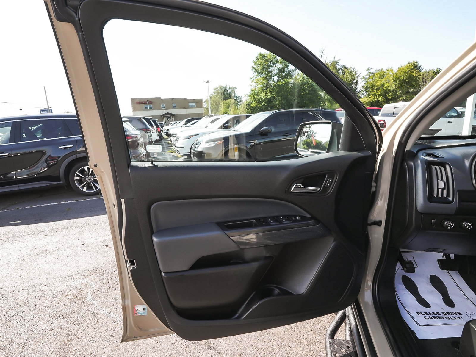 Used 2022 Chevrolet Colorado Z71 AWD/4WD image 11