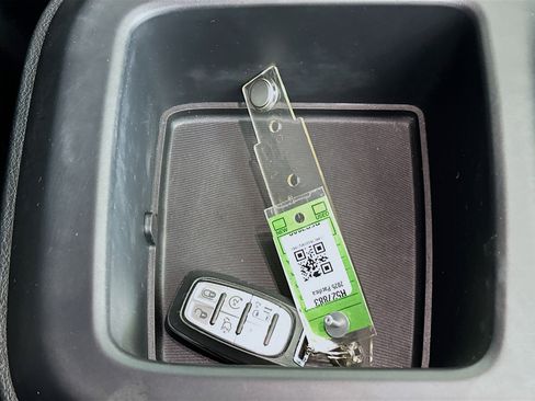 Used 2025 Chrysler Pacifica Select FWD image 33