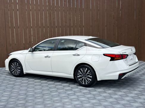 Used 2023 Nissan Altima 2.5 SV FWD image 14