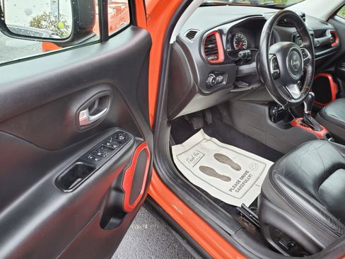 Used 2016 Jeep Renegade Trailhawk w/ Premium Trailhawk Package image 13