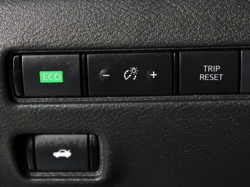 Certified 2025 Nissan Sentra SV image 24