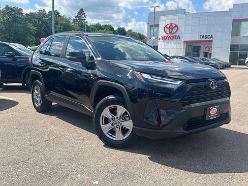 Used 2025 Toyota RAV4 XLE AWD/4WD image 1