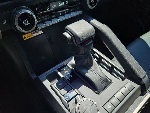 Used 2025 Toyota Tacoma TRD Sport image 11