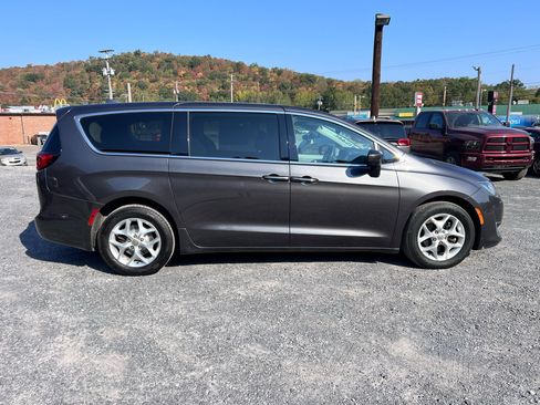 Used 2017 Chrysler Pacifica Touring Plus w/ Tire & Wheel Group image 8