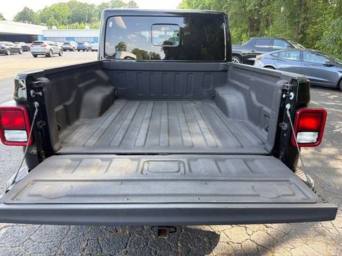 Used 2024 Jeep Gladiator Sport AWD/4WD image 11