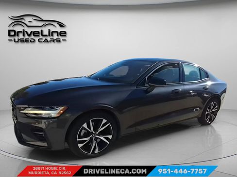 Used 2025 Volvo S60 B5 Core image 3