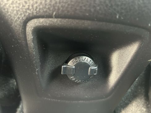 Used 2018 Toyota RAV4 XLE AWD/4WD image 18