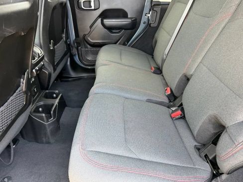 Used 2025 Jeep Wrangler Unlimited Rubicon AWD/4WD image 15
