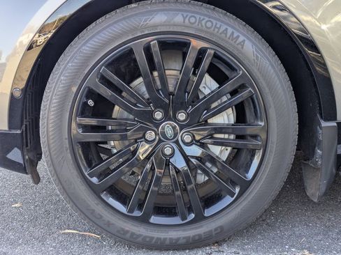 Used 2019 Land Rover Discovery HSE Luxury image 3