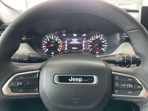 Used 2025 Jeep Compass Limited AWD/4WD image 10