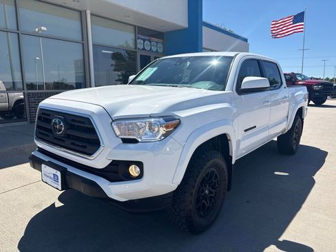 Used 2019 Toyota Tacoma SR5 AWD/4WD image 1