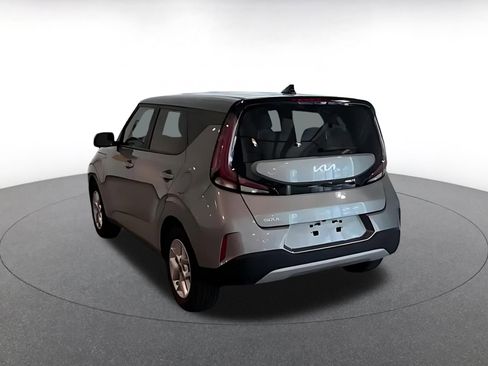 Used 2025 Kia Soul LX w/ LX Technology Package FWD image 11