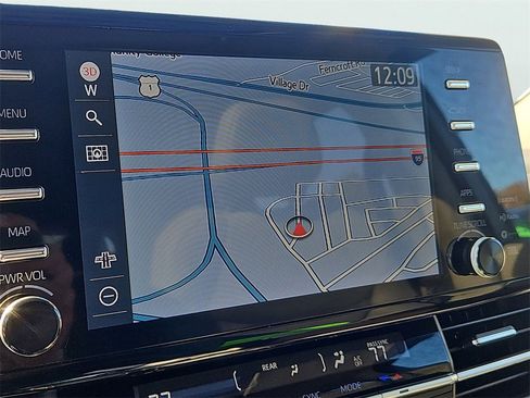 Used 2024 Toyota Sienna XLE image 17