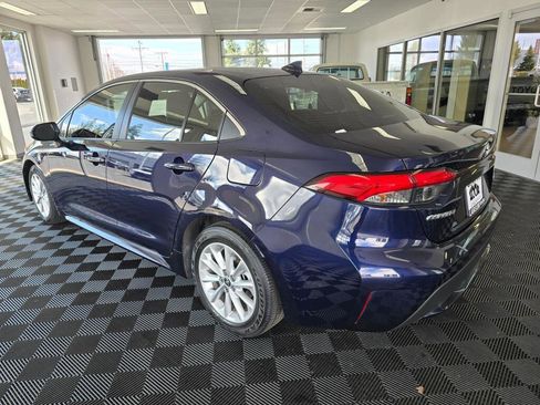 Used 2020 Toyota Corolla XLE w/ Carpet Mat Package (TMS) image 5