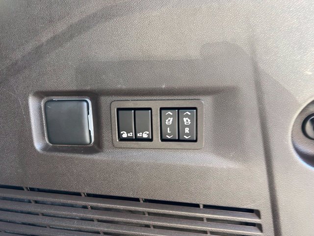 Used 2021 Chevrolet Tahoe Z71 AWD/4WD image 11