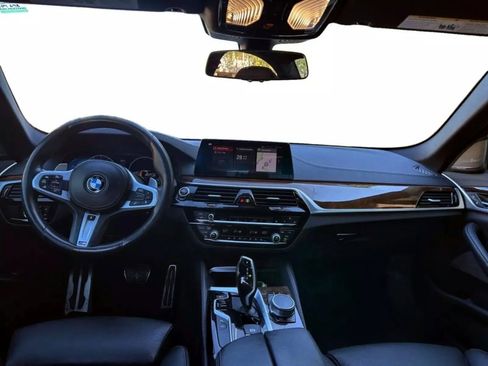 Used 2019 BMW M550i xDrive image 10
