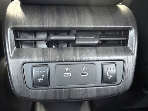 Used 2025 Nissan Ariya AWD image 14