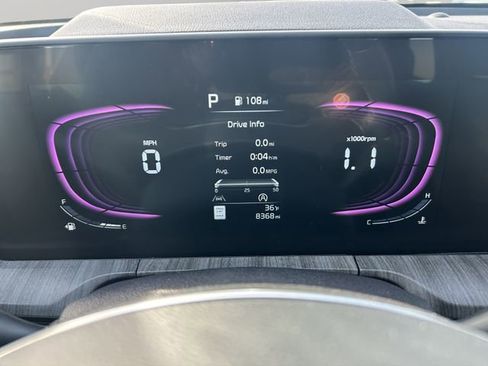 Used 2025 Kia Telluride EX w/ EX Captain's Chair Package image 13