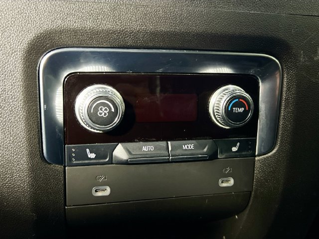 Used 2021 GMC Yukon AT4 w/ Technology Package AWD/4WD image 31