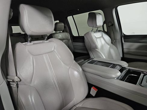 Used 2022 Jeep Wagoneer Series II RWD image 26