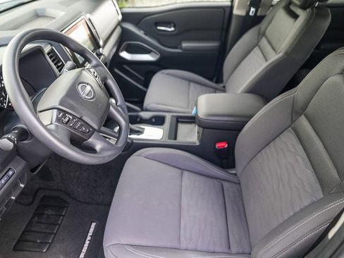 Used 2024 Nissan Frontier SV image 17