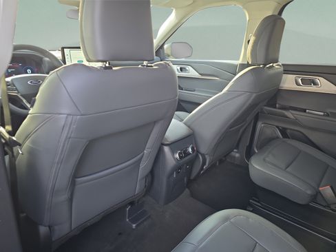 New 2026 Ford Explorer Active w/ Active Comfort Package AWD/4WD image 8