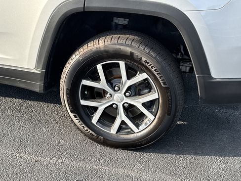 Used 2024 Jeep Grand Cherokee L Limited image 34