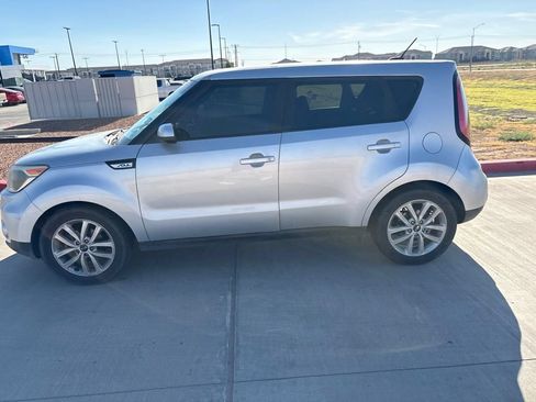 Used 2018 Kia Soul + FWD image 5