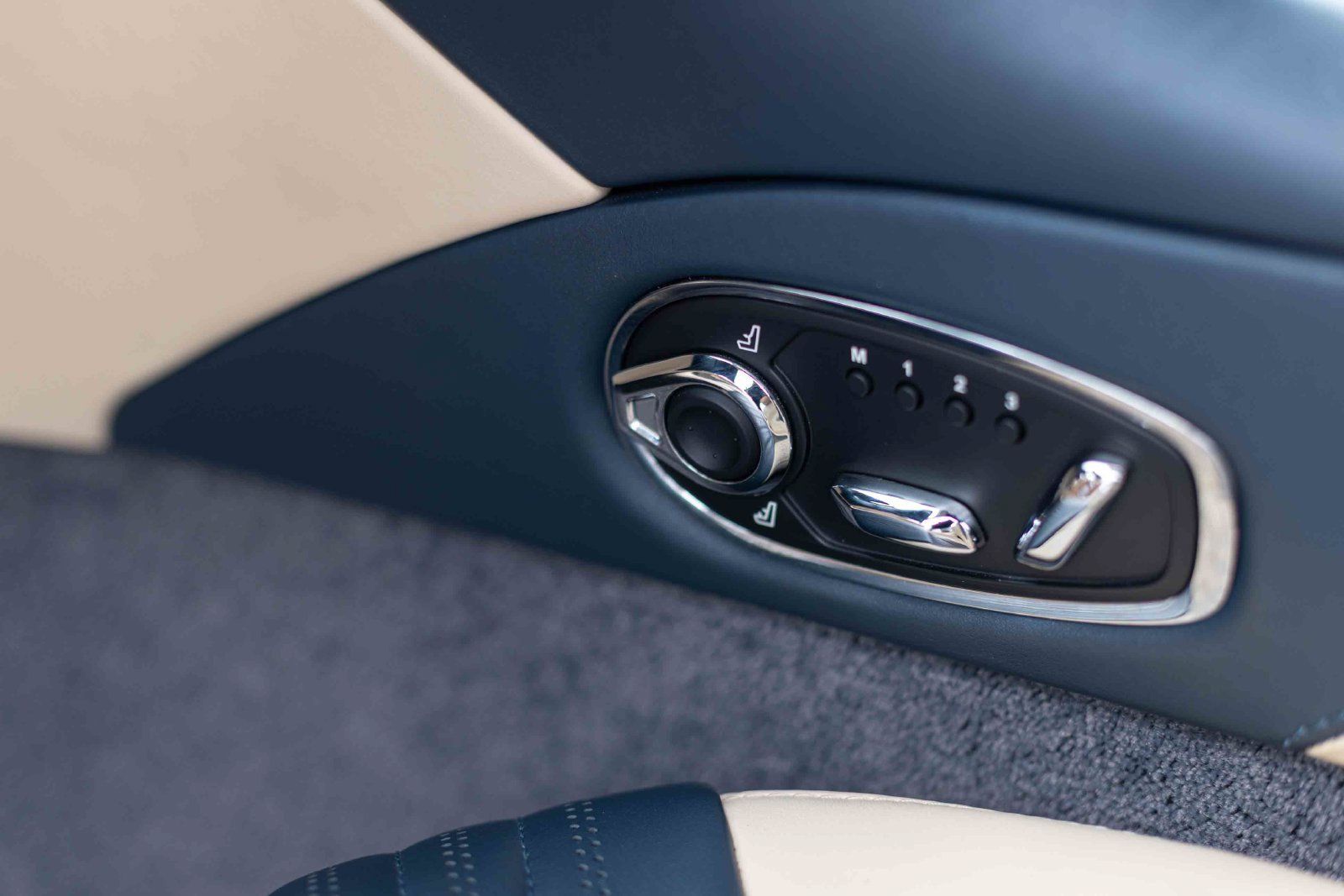 Used 2019 Aston Martin DB11 Volante RWD image 26