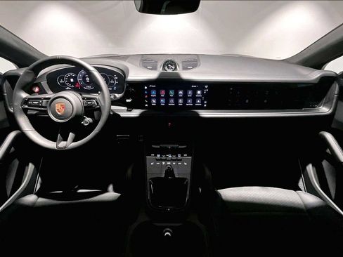 Used 2025 Porsche Cayenne GTS image 17