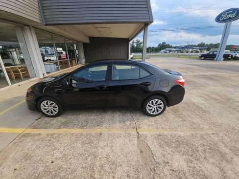 Used 2017 Toyota Corolla LE FWD image 1