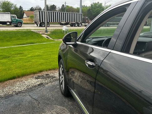 Used 2022 Buick Envision Essence w/ Technology Package I FWD image 27